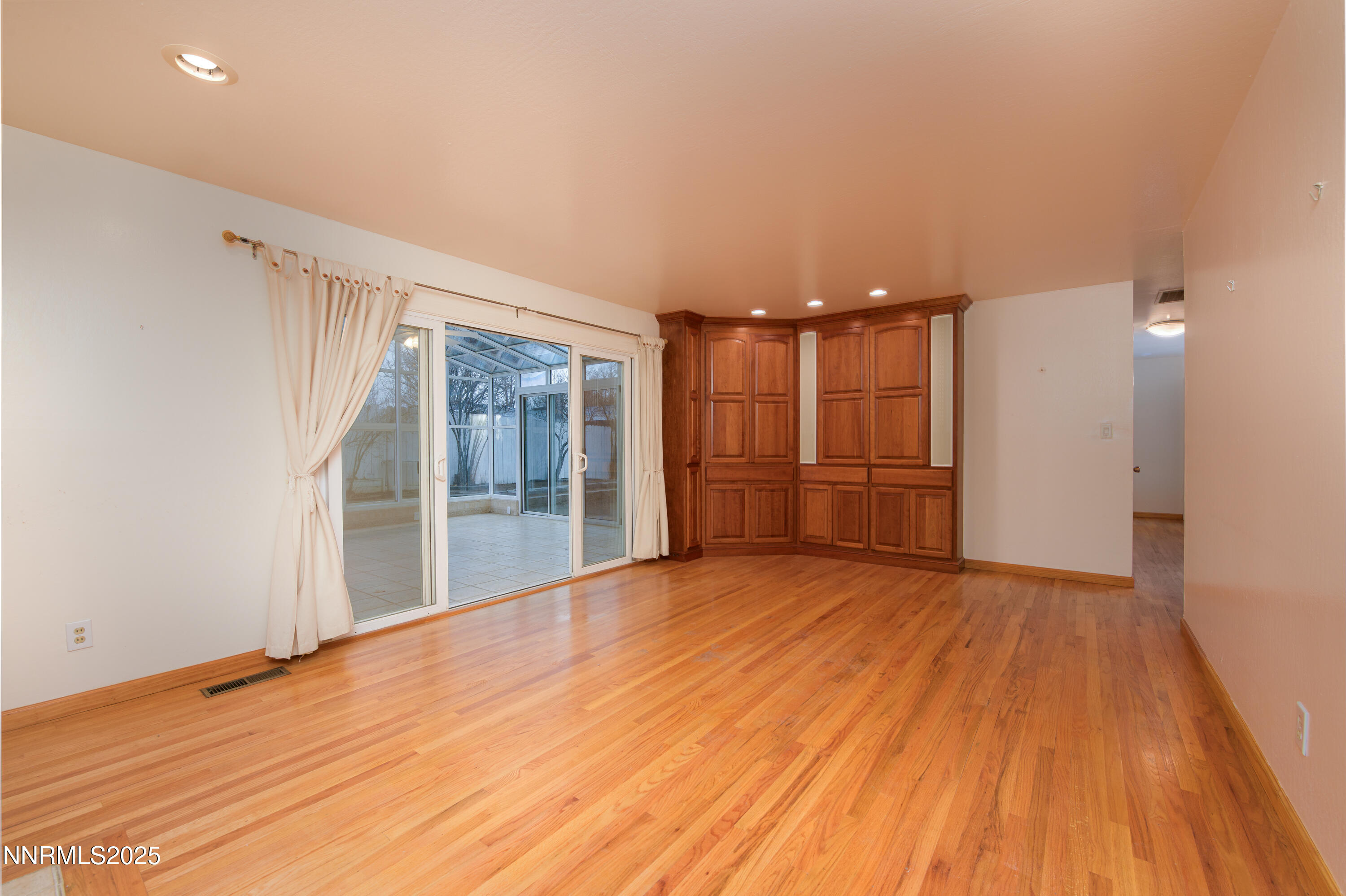 1150 W 5th Street