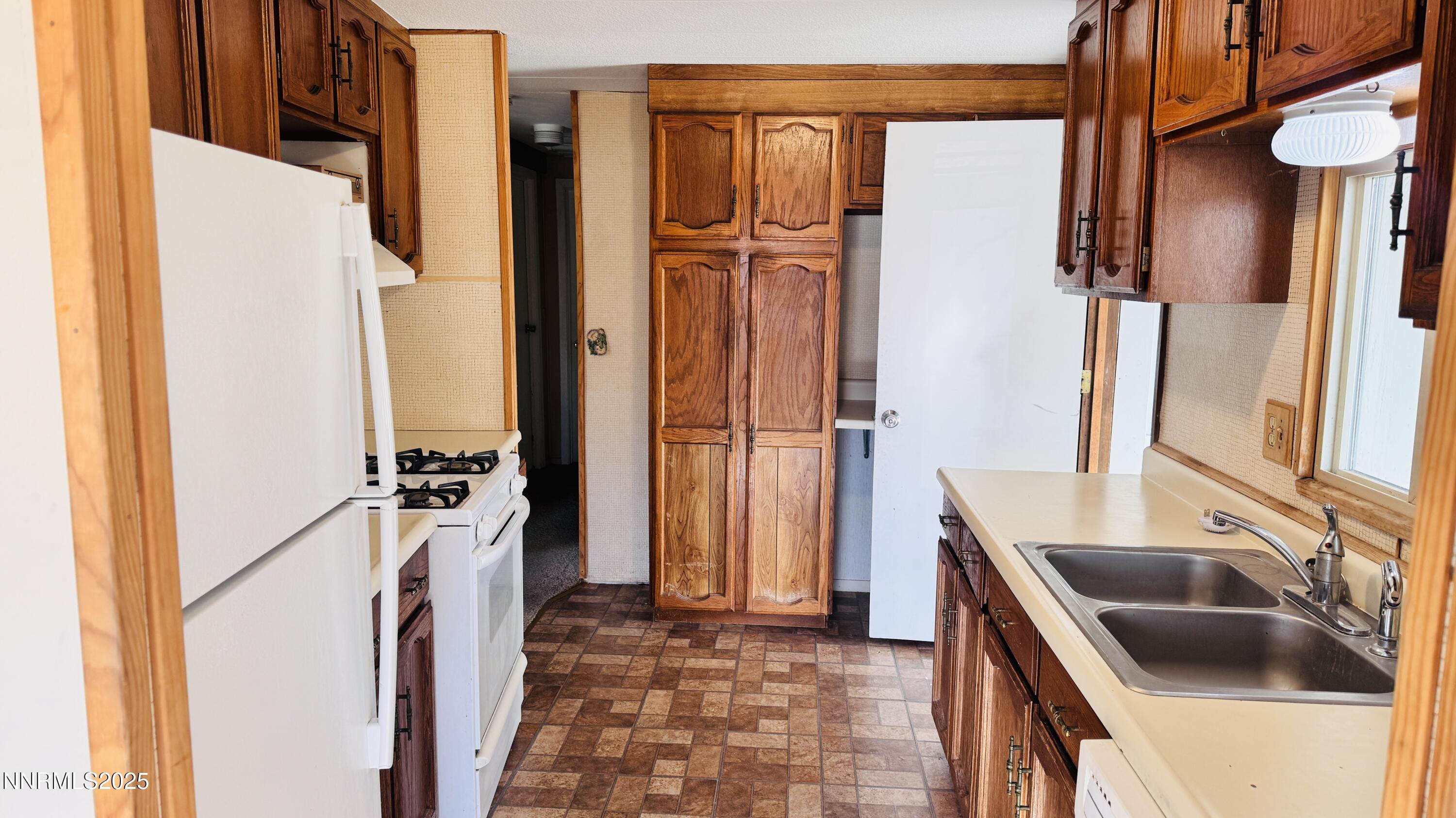 907 Garnet Court