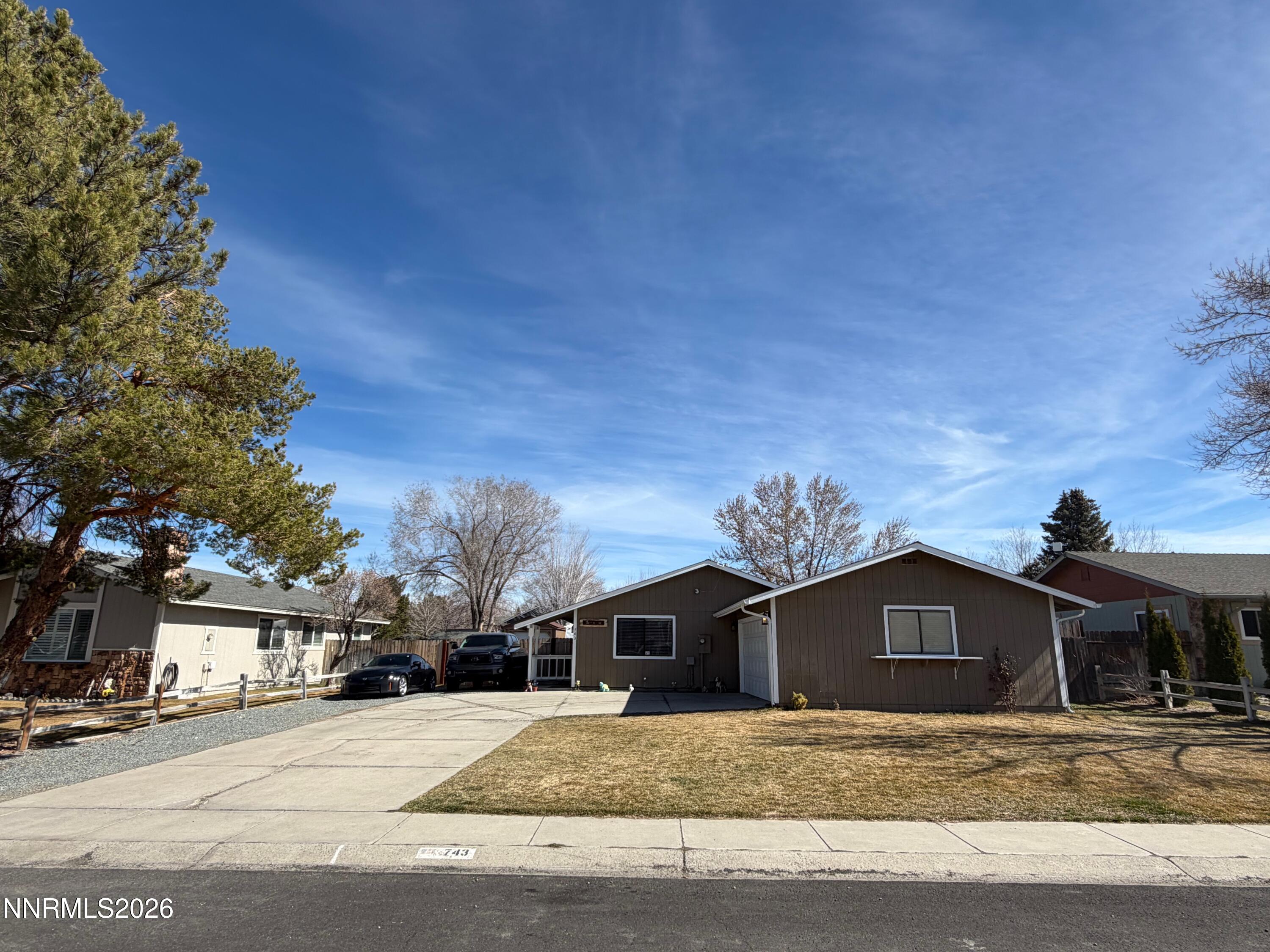 743 Lyell Way