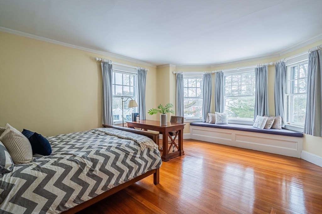 10 Eliot Rd