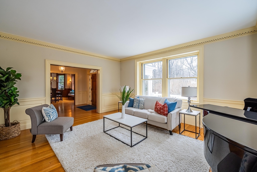 10 Eliot Rd
