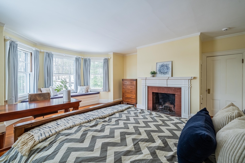 10 Eliot Rd