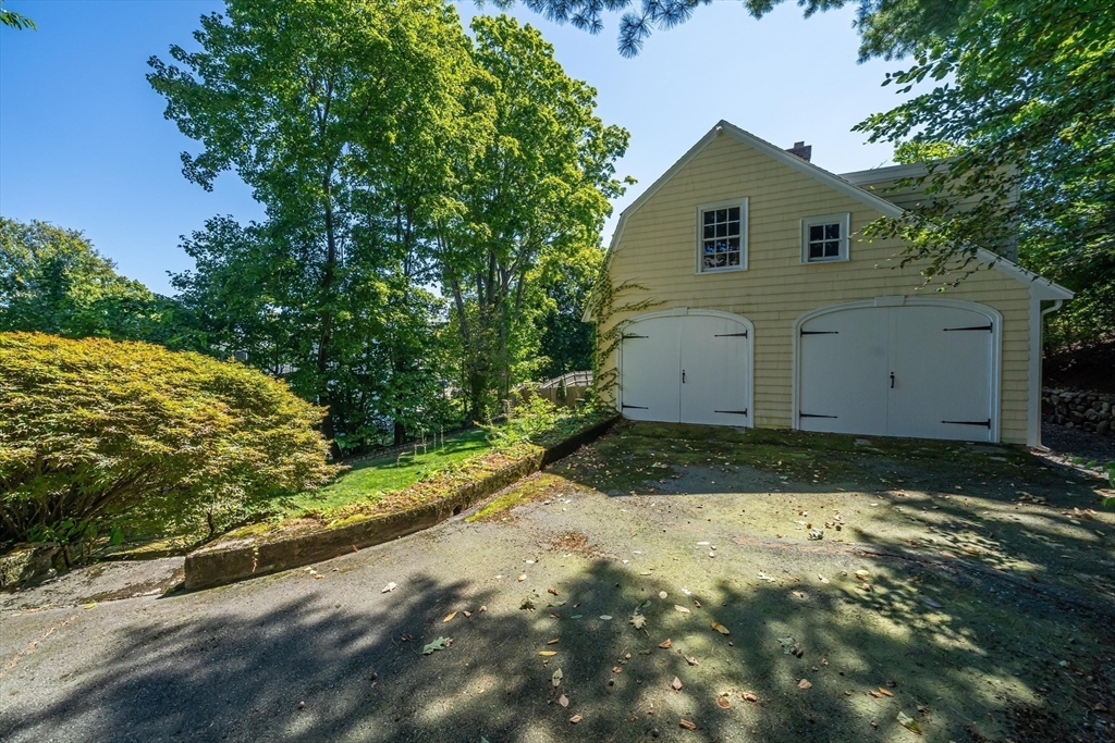10 Eliot Rd