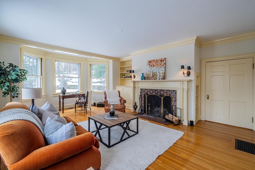 10 Eliot Rd