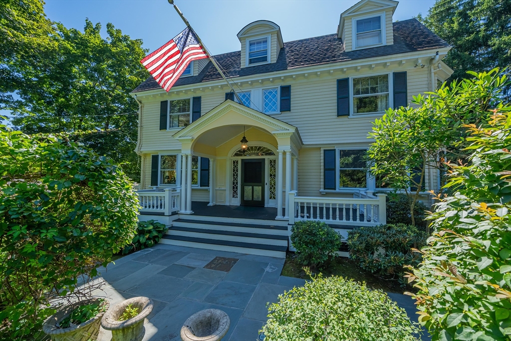 10 Eliot Rd