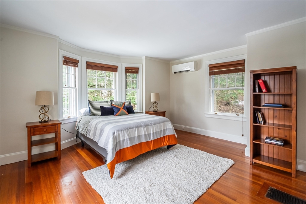10 Eliot Rd