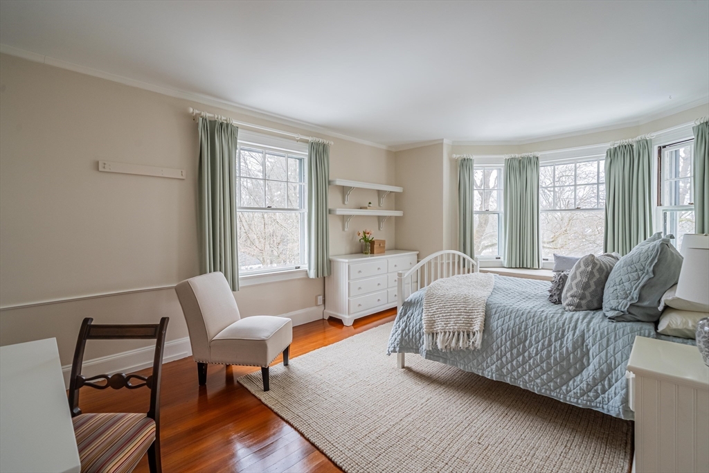 10 Eliot Rd