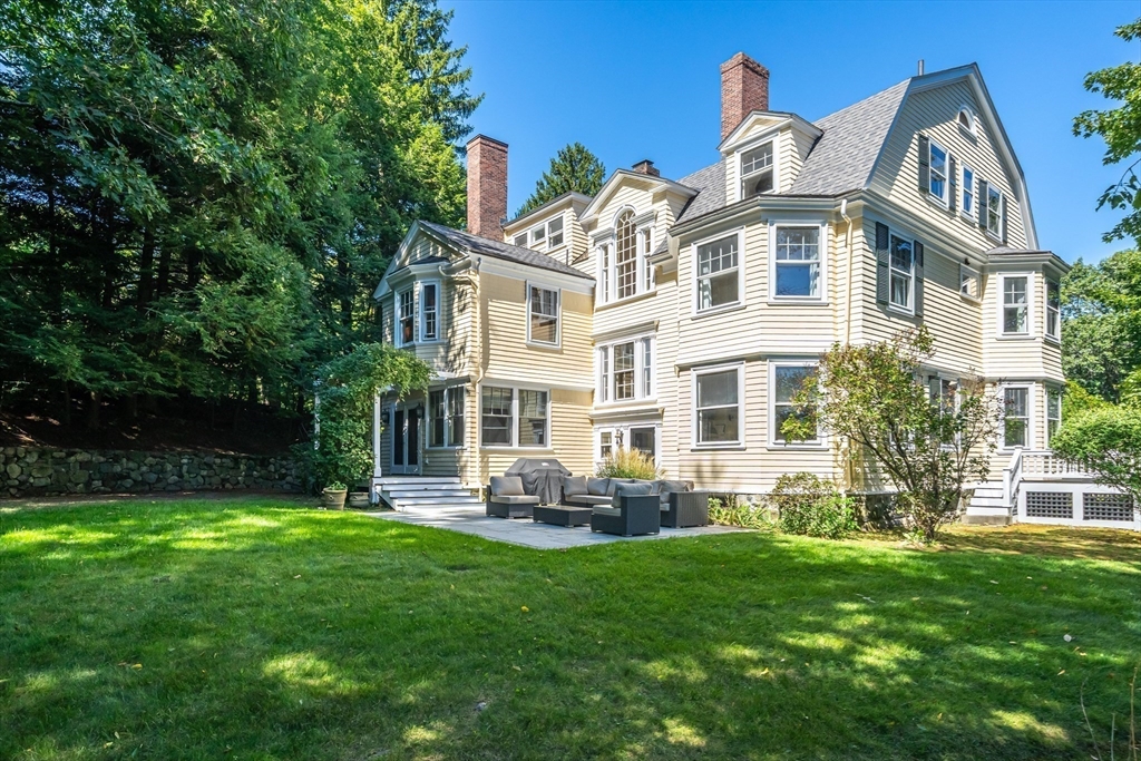 10 Eliot Rd