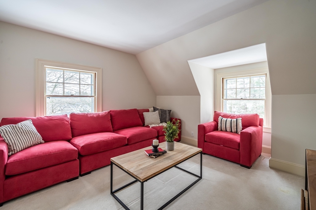 10 Eliot Rd