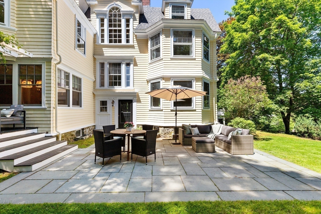 10 Eliot Road