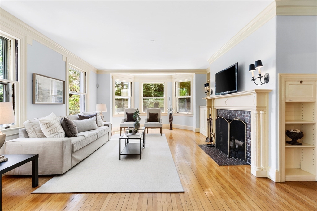 10 Eliot Road