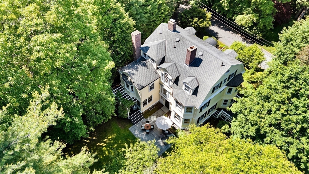 10 Eliot Road