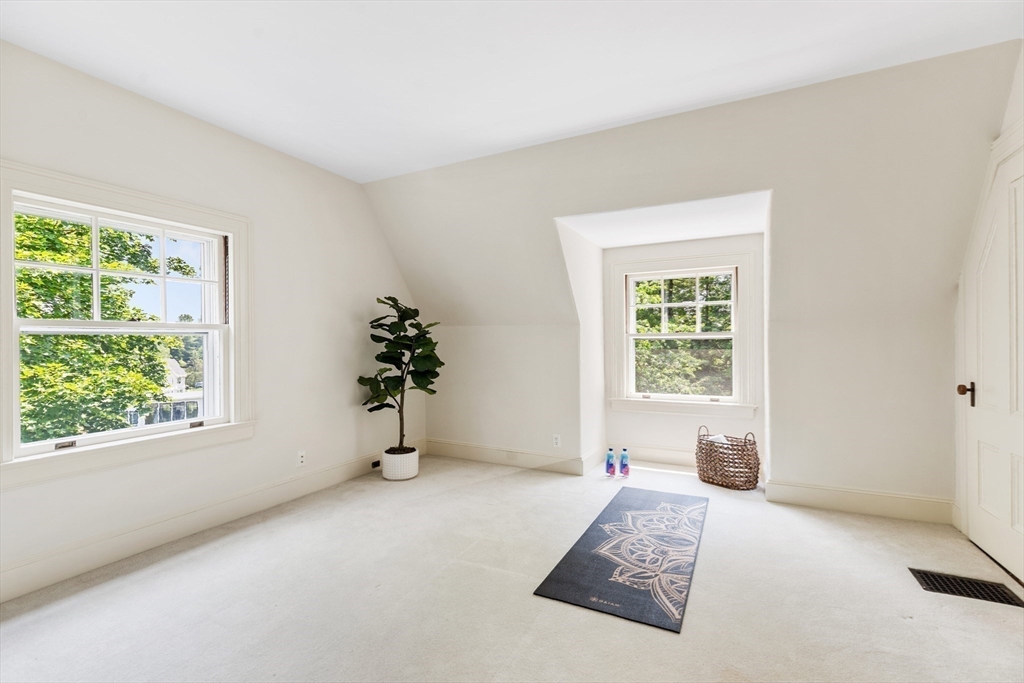 10 Eliot Road