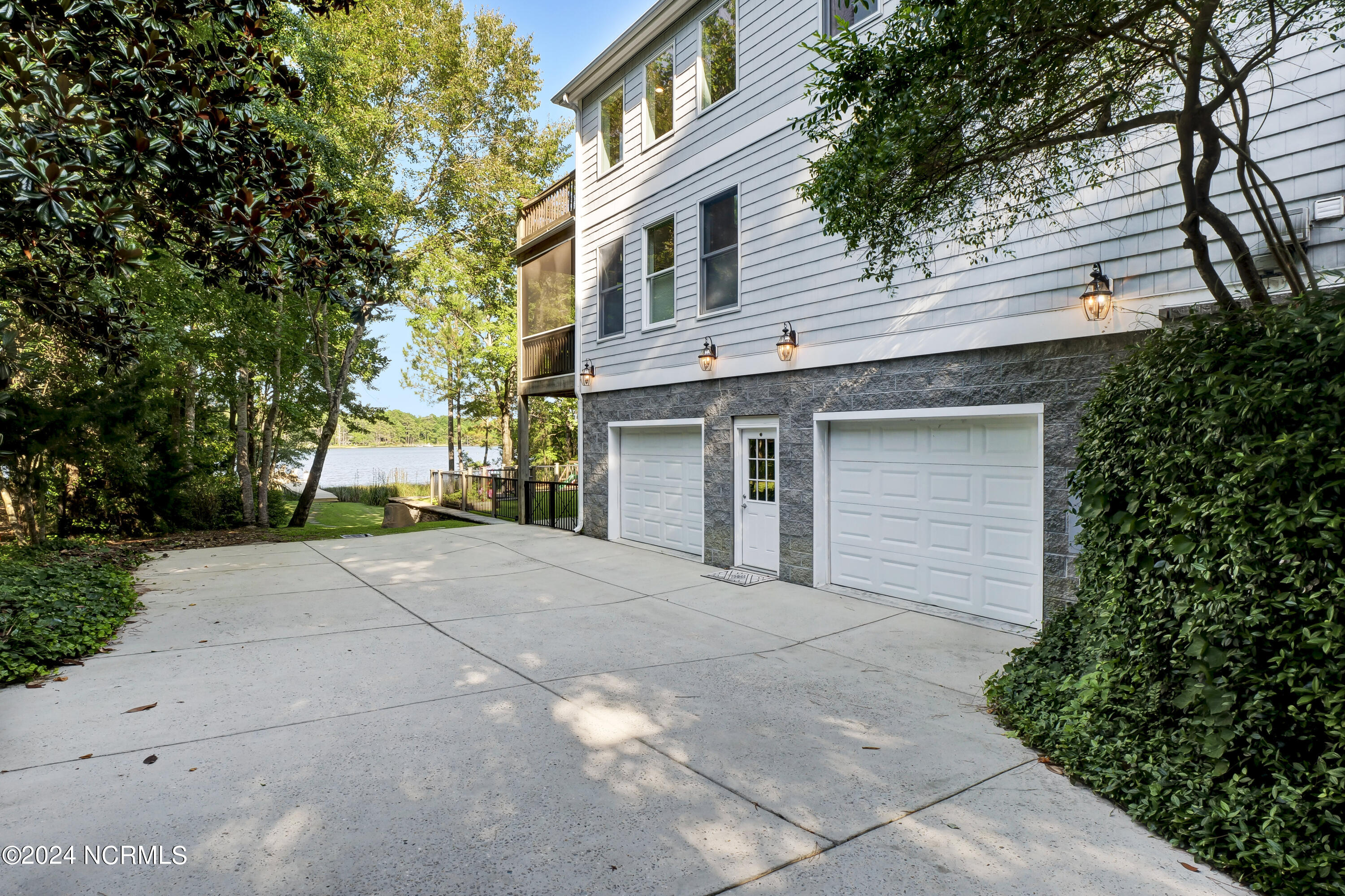 121 E High Bluff Drive