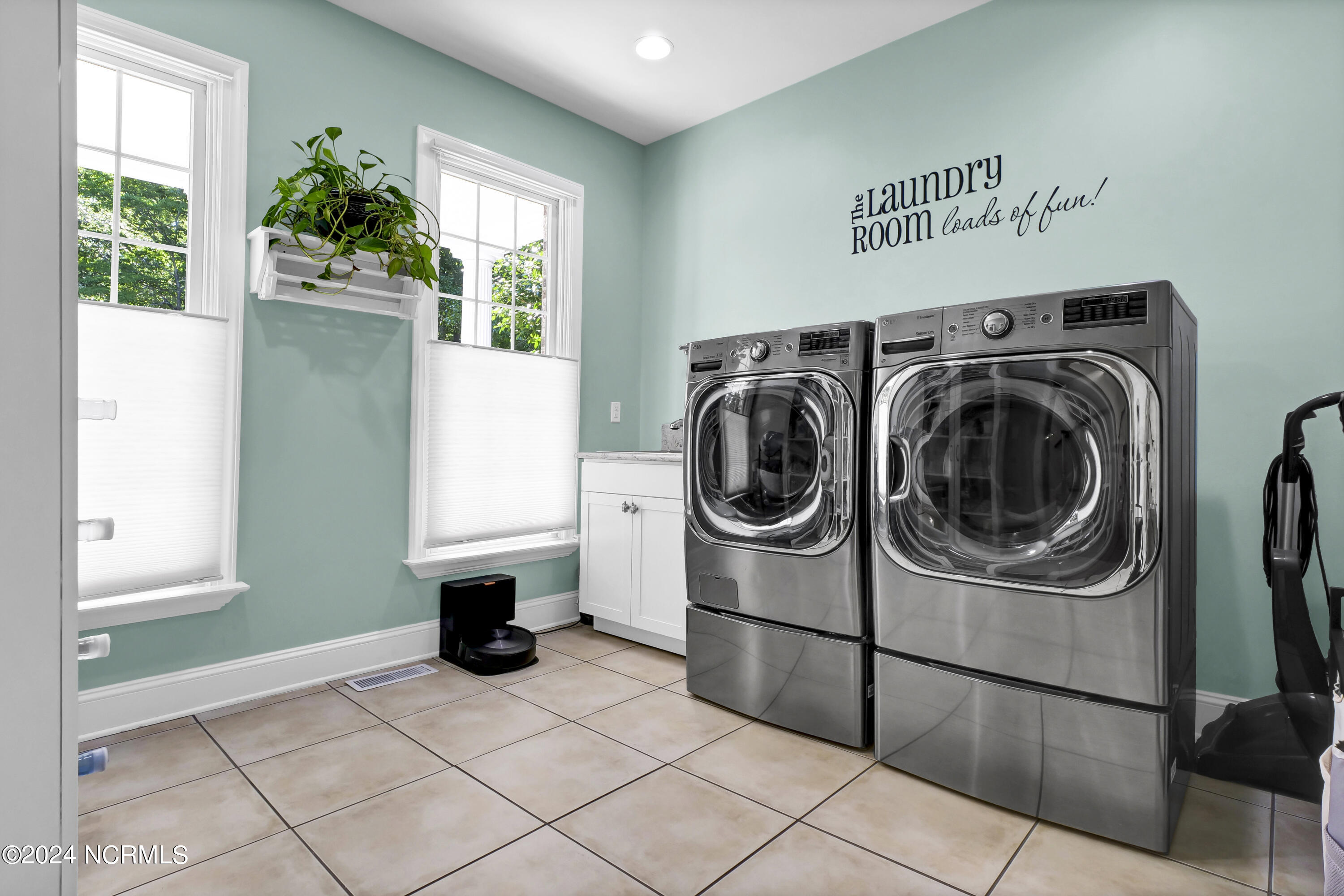 121 E High Bluff Drive