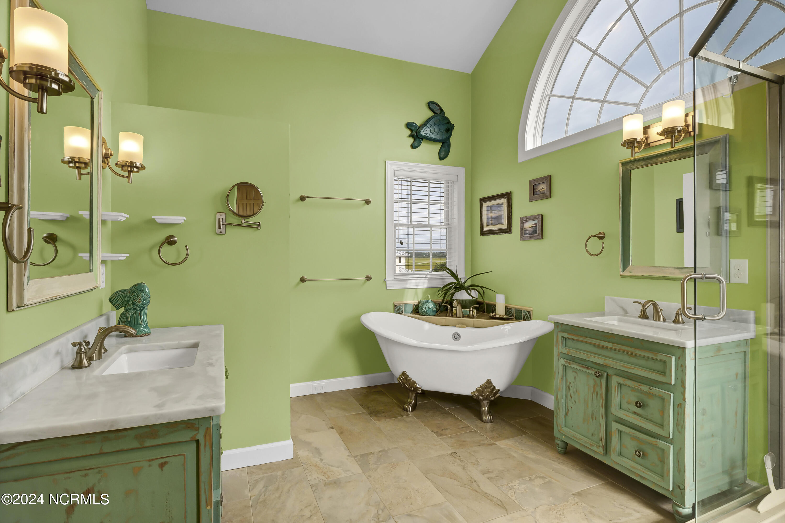 2612 N Lumina Avenue