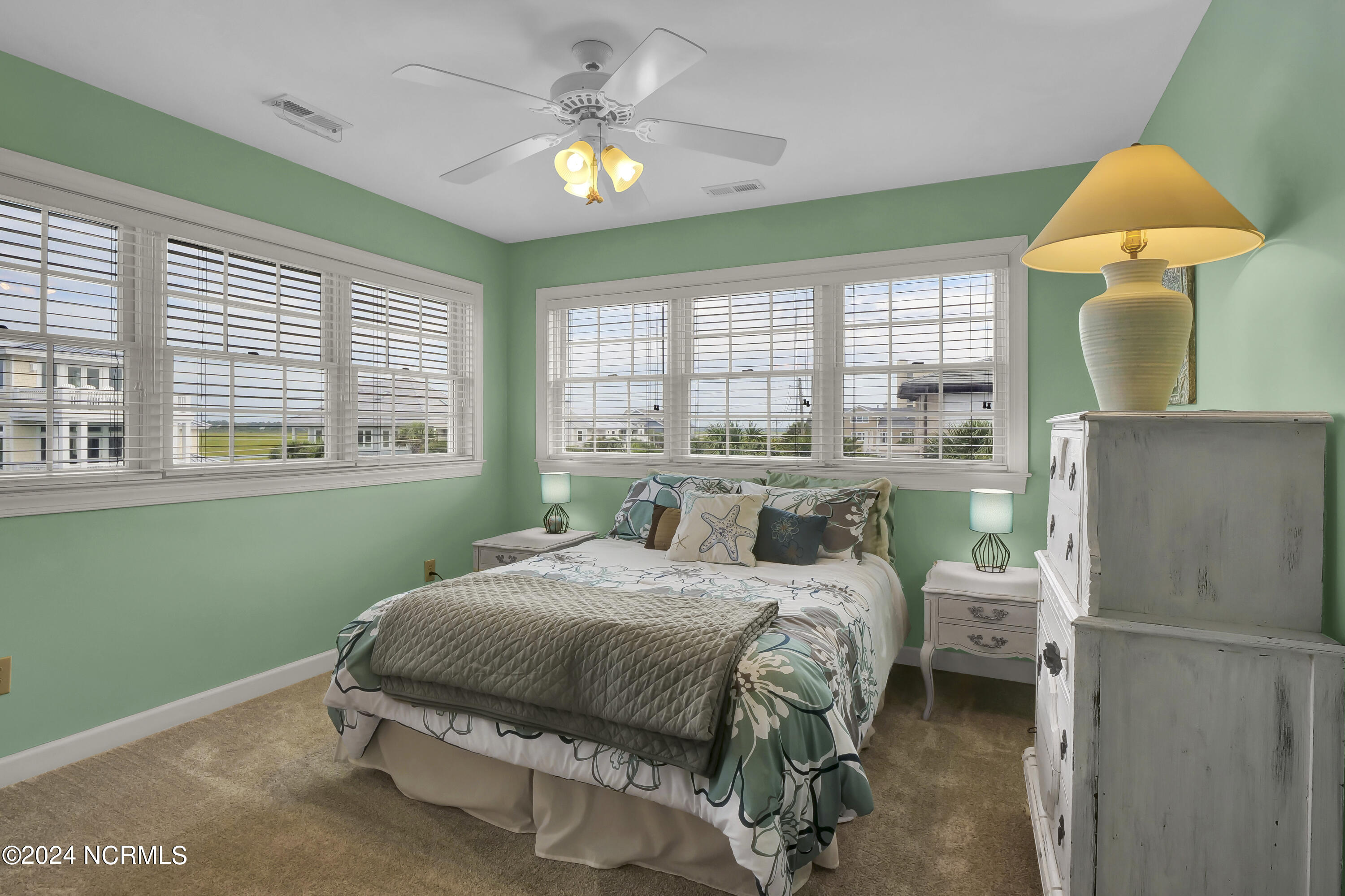 2612 N Lumina Avenue