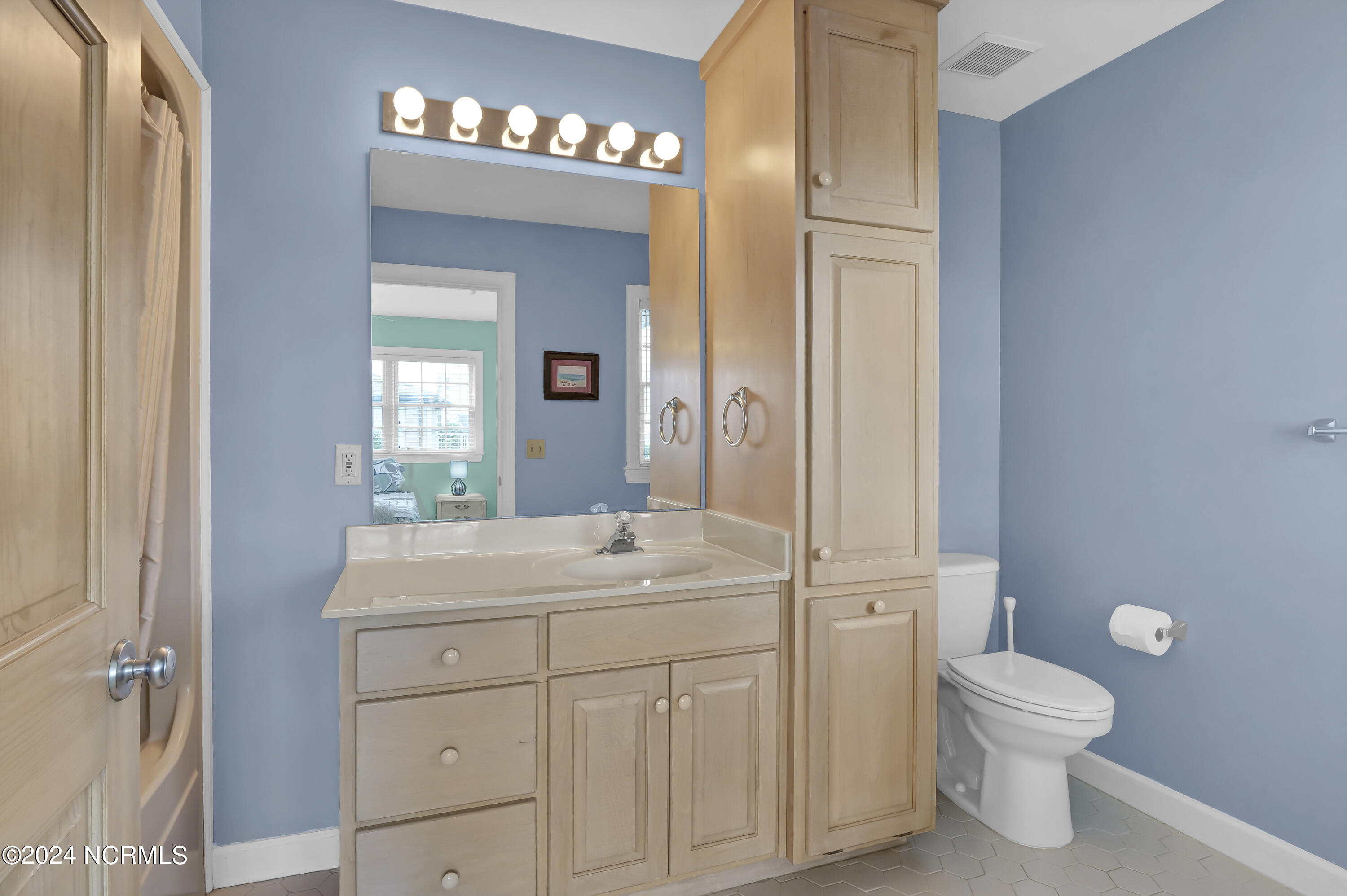 2612 N Lumina Avenue