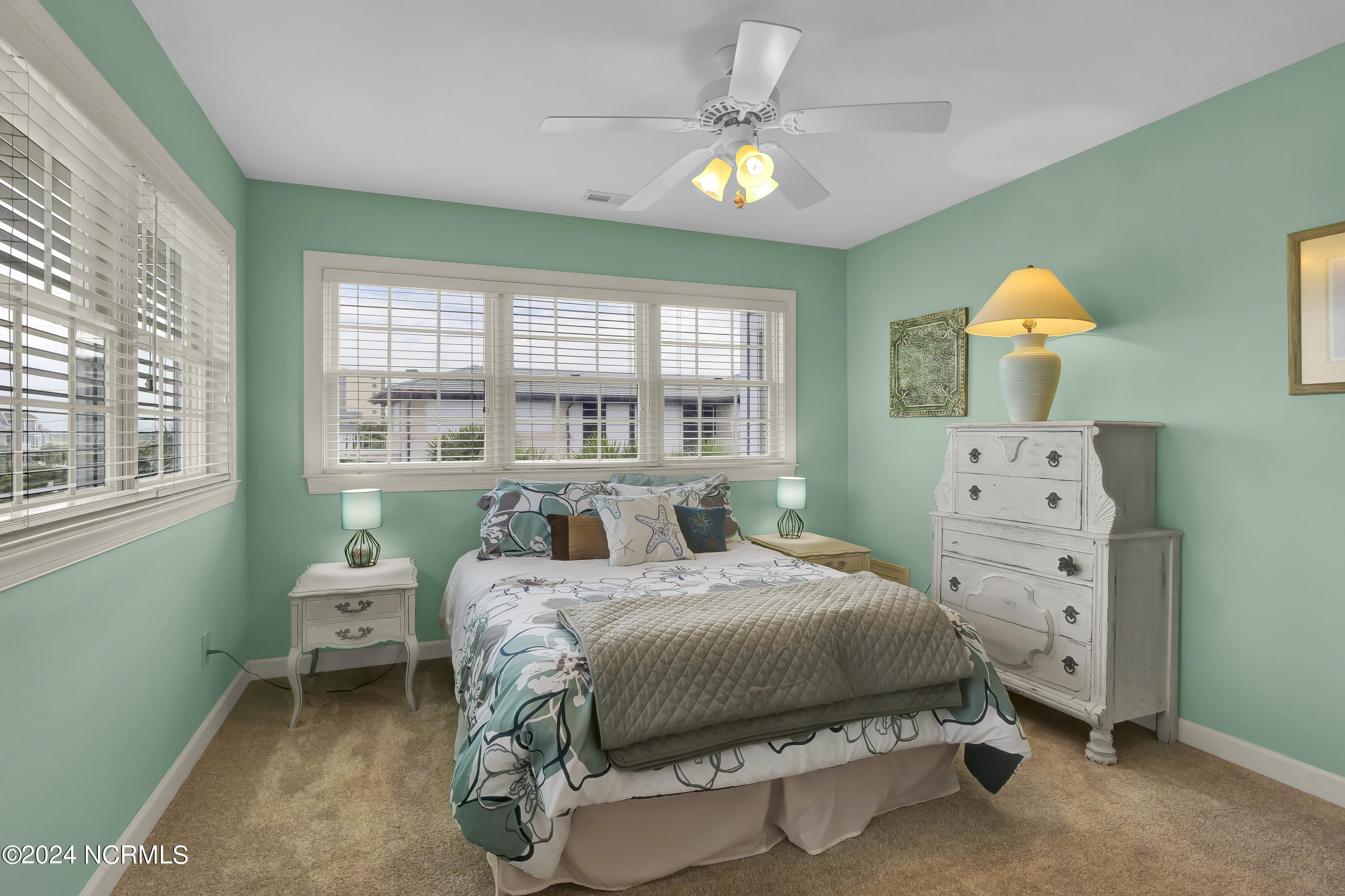 2612 N Lumina Avenue