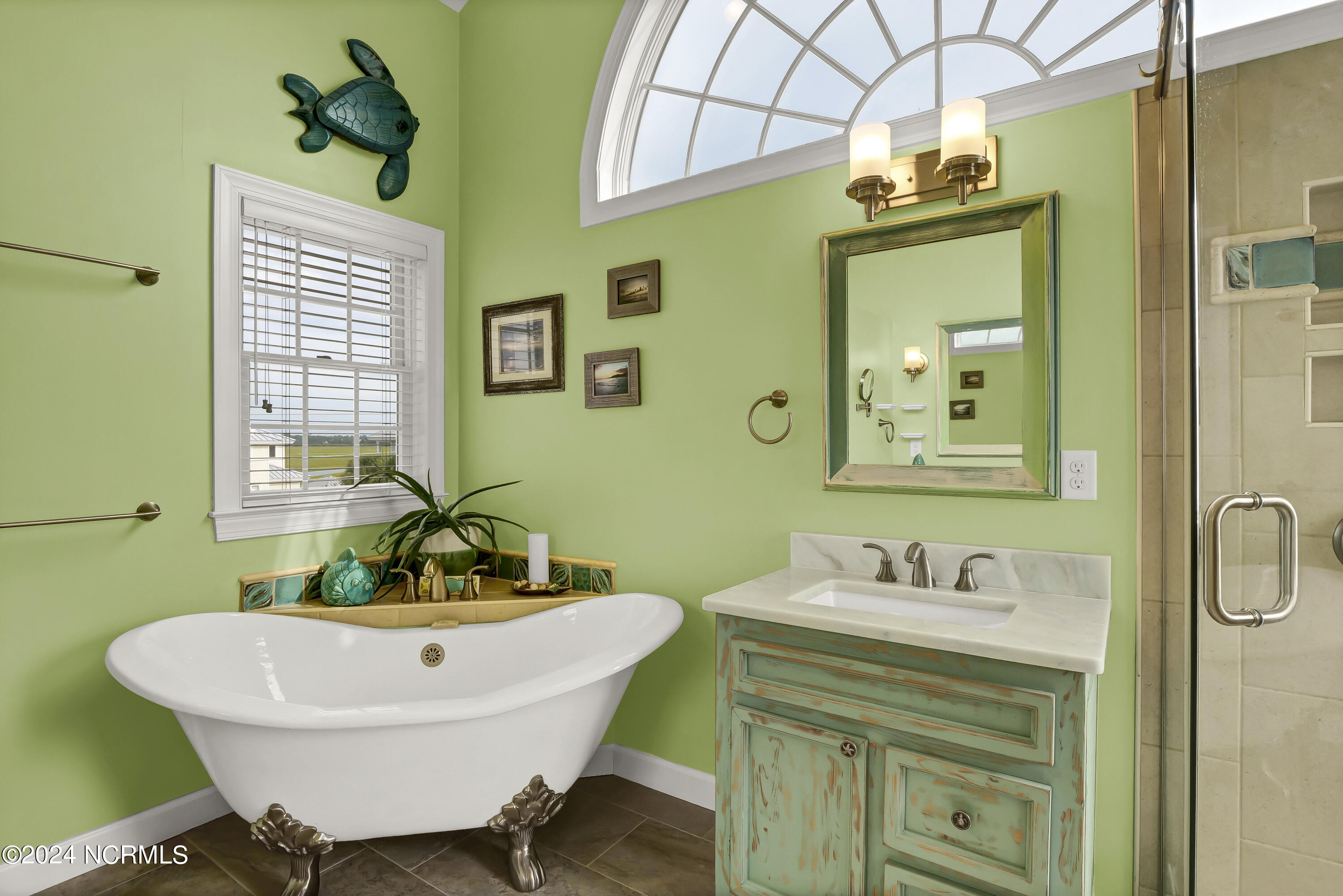 2612 N Lumina Avenue