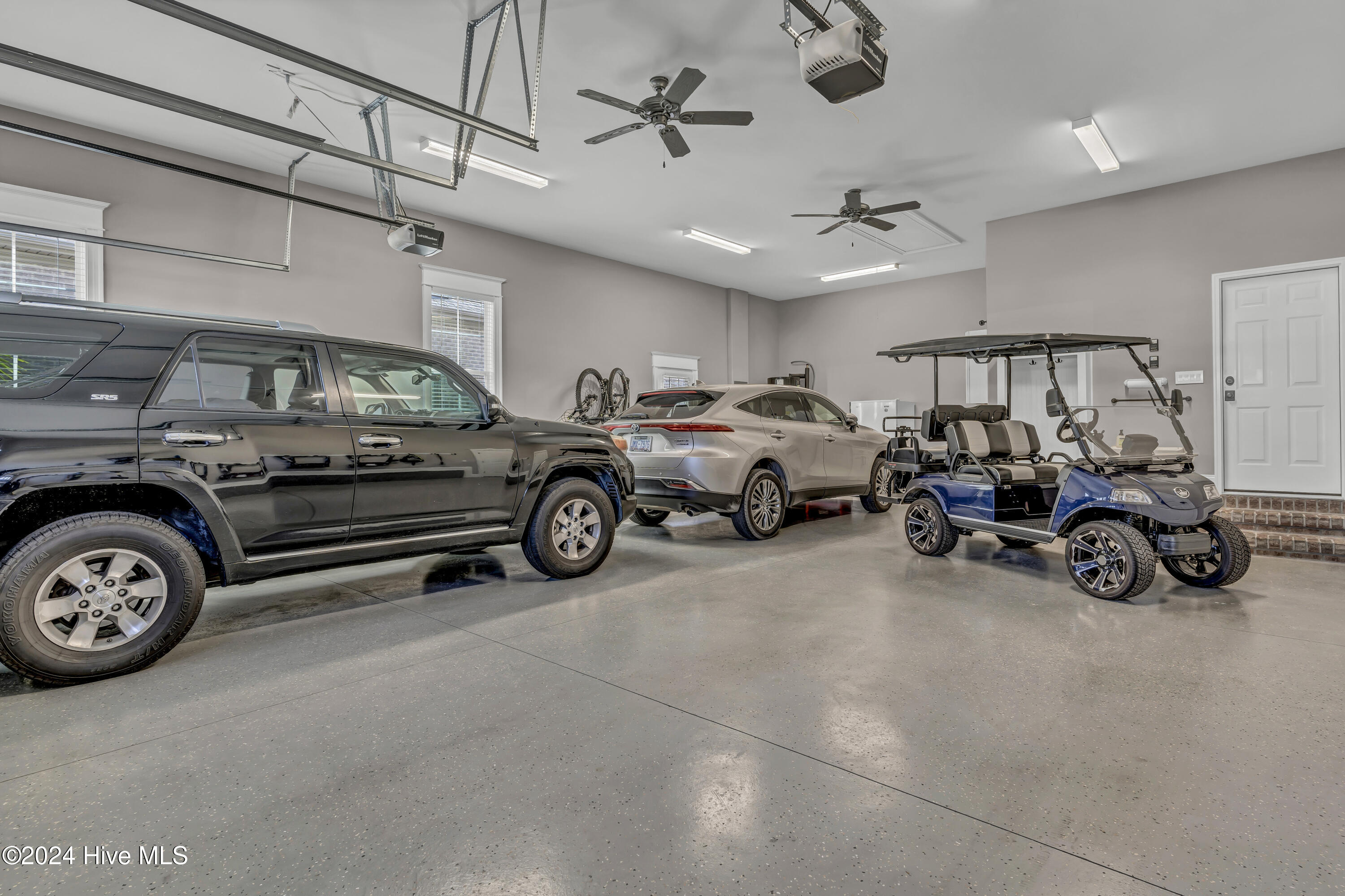 2619 W Timber Crest Drive NE