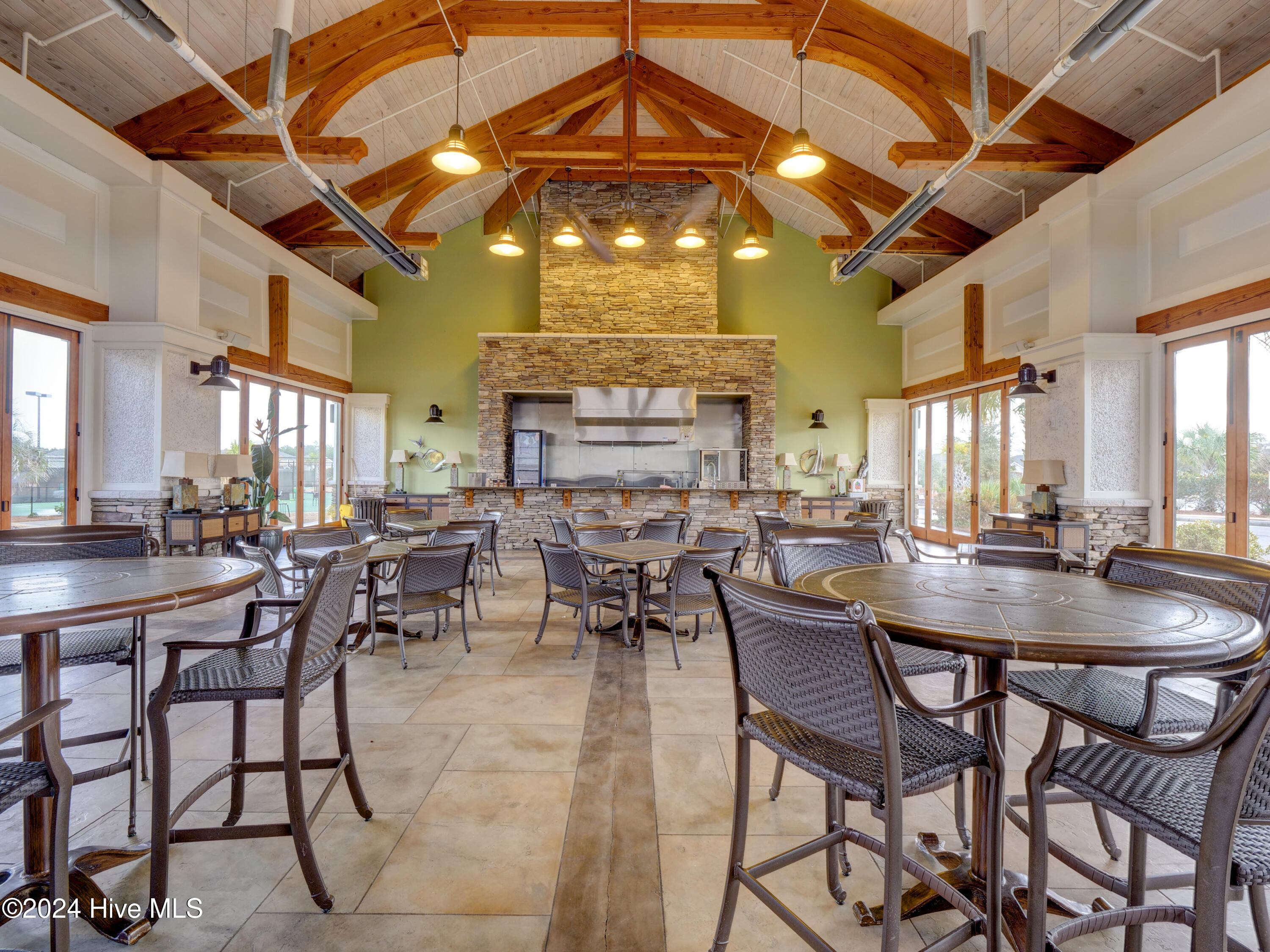 2619 W Timber Crest Drive NE