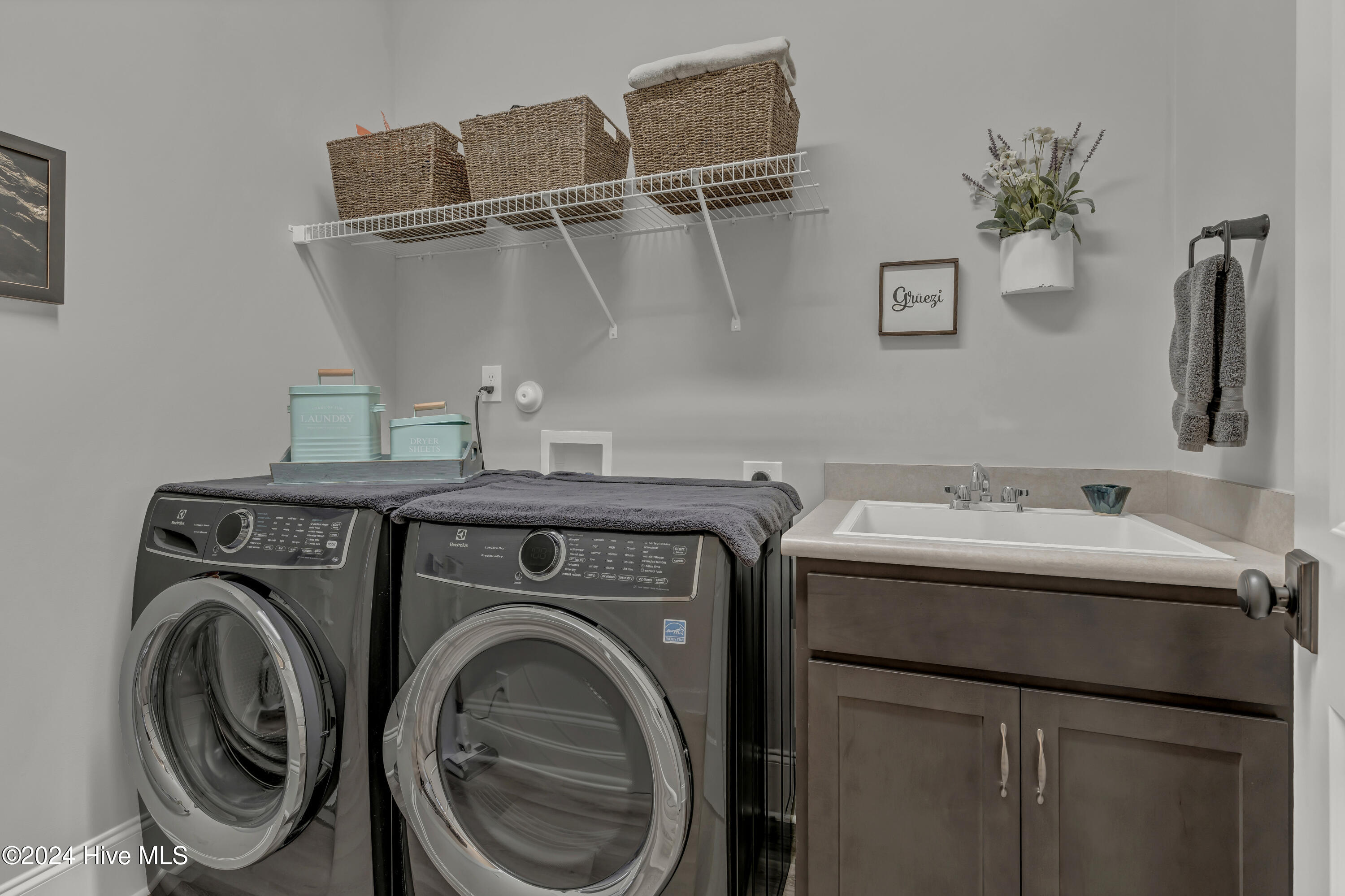 2619 W Timber Crest Drive NE