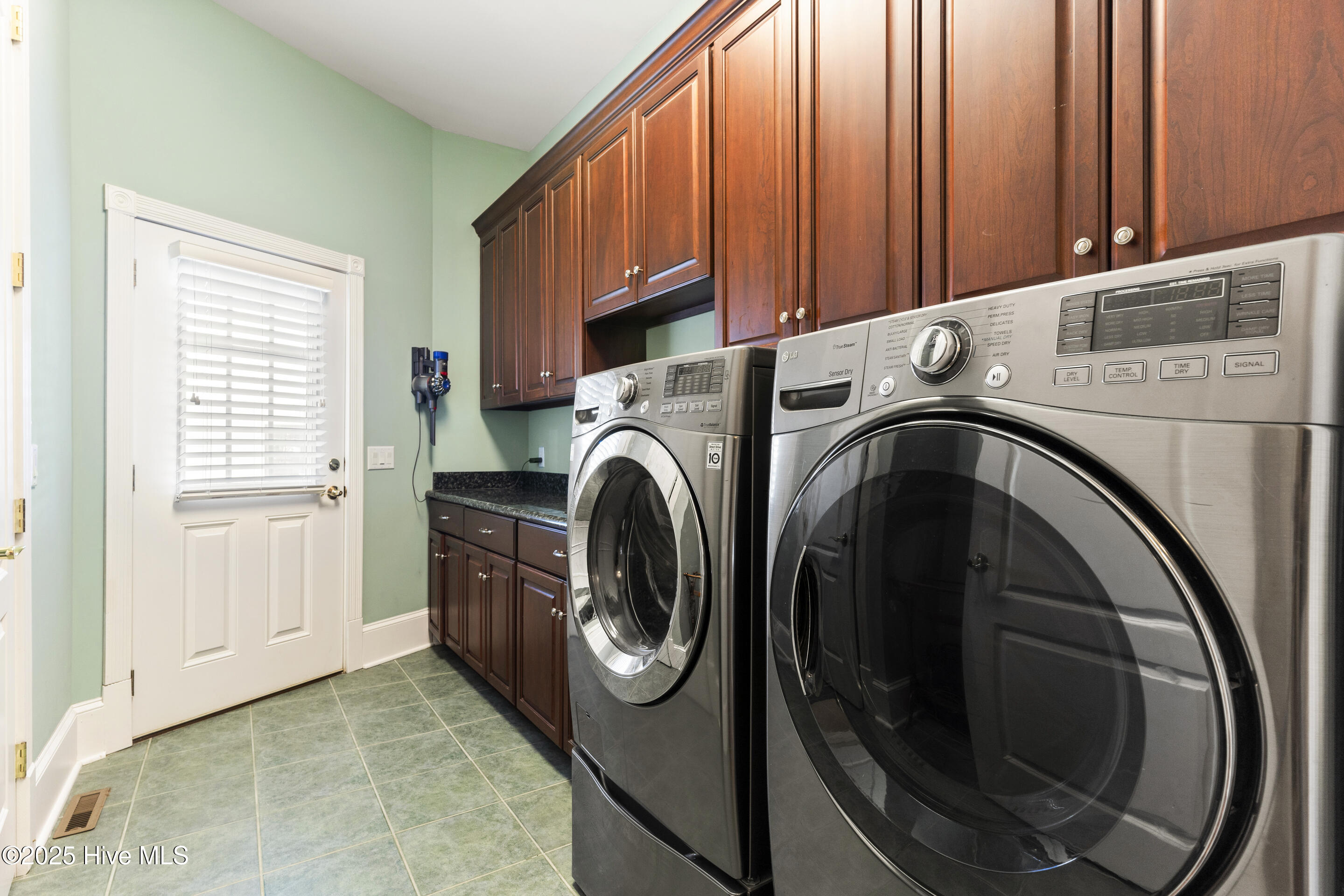 1626 Amberwood Drive SE