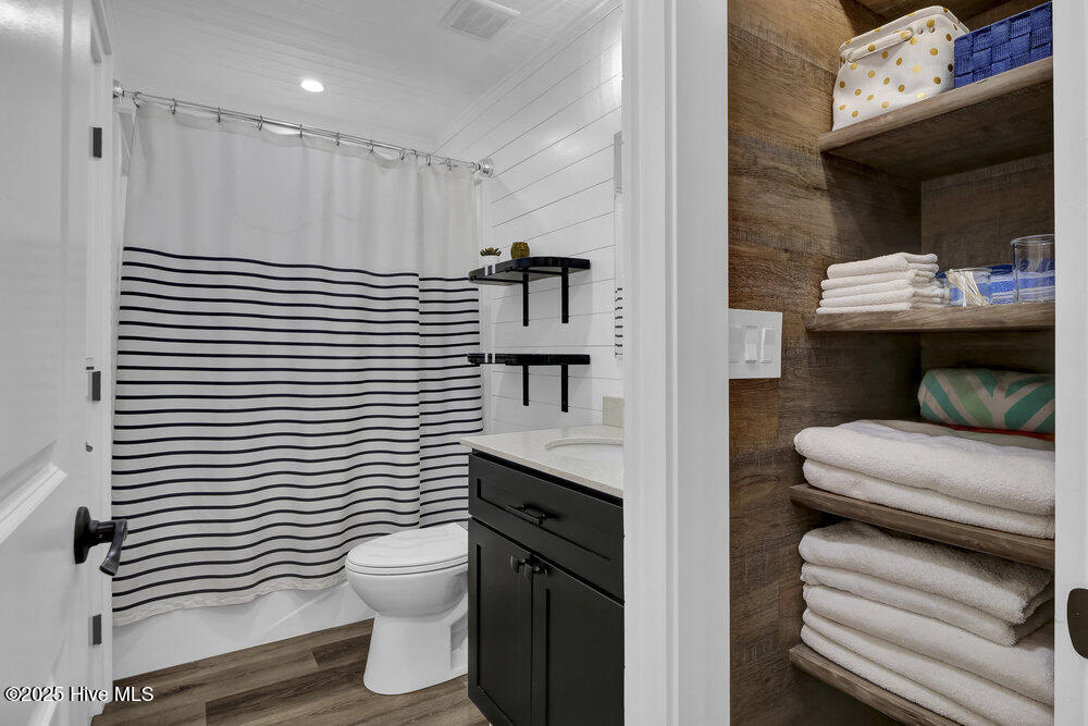 109 Teakwood Drive, 802