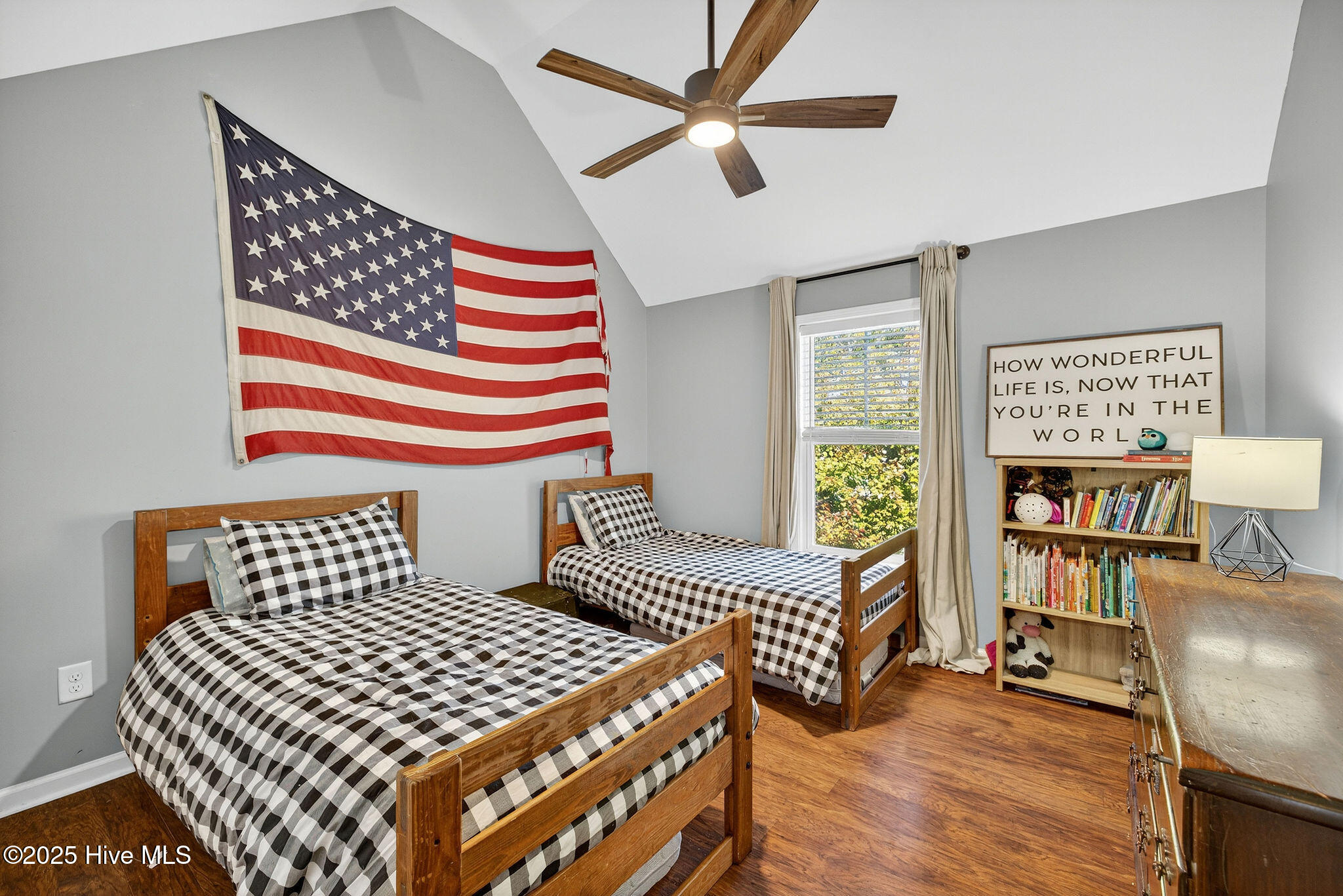 102 Lumis Court, Hampstead