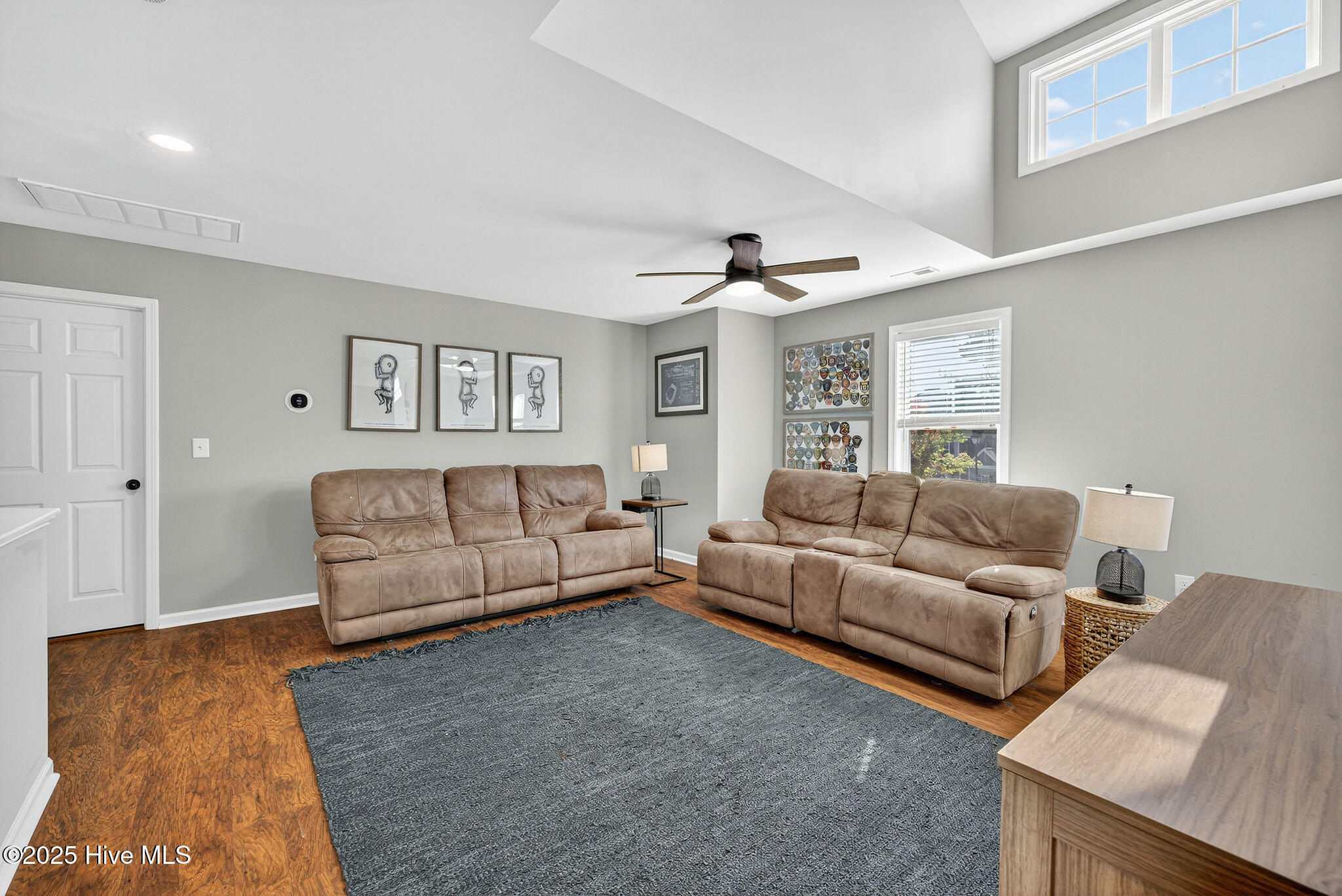 102 Lumis Court, Hampstead