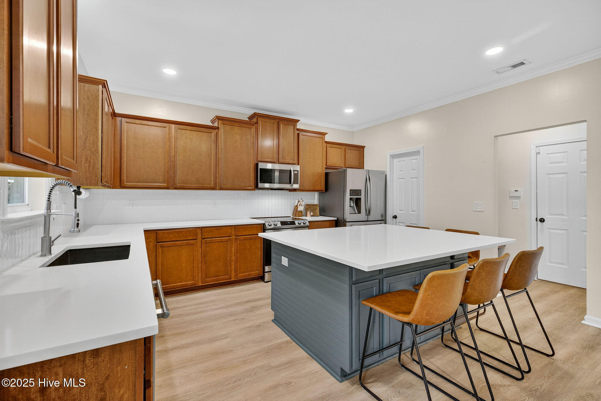 102 Lumis Court, Hampstead