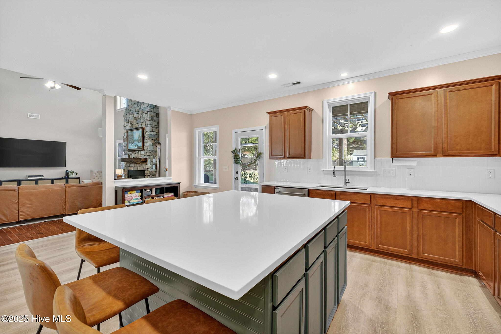 102 Lumis Court, Hampstead