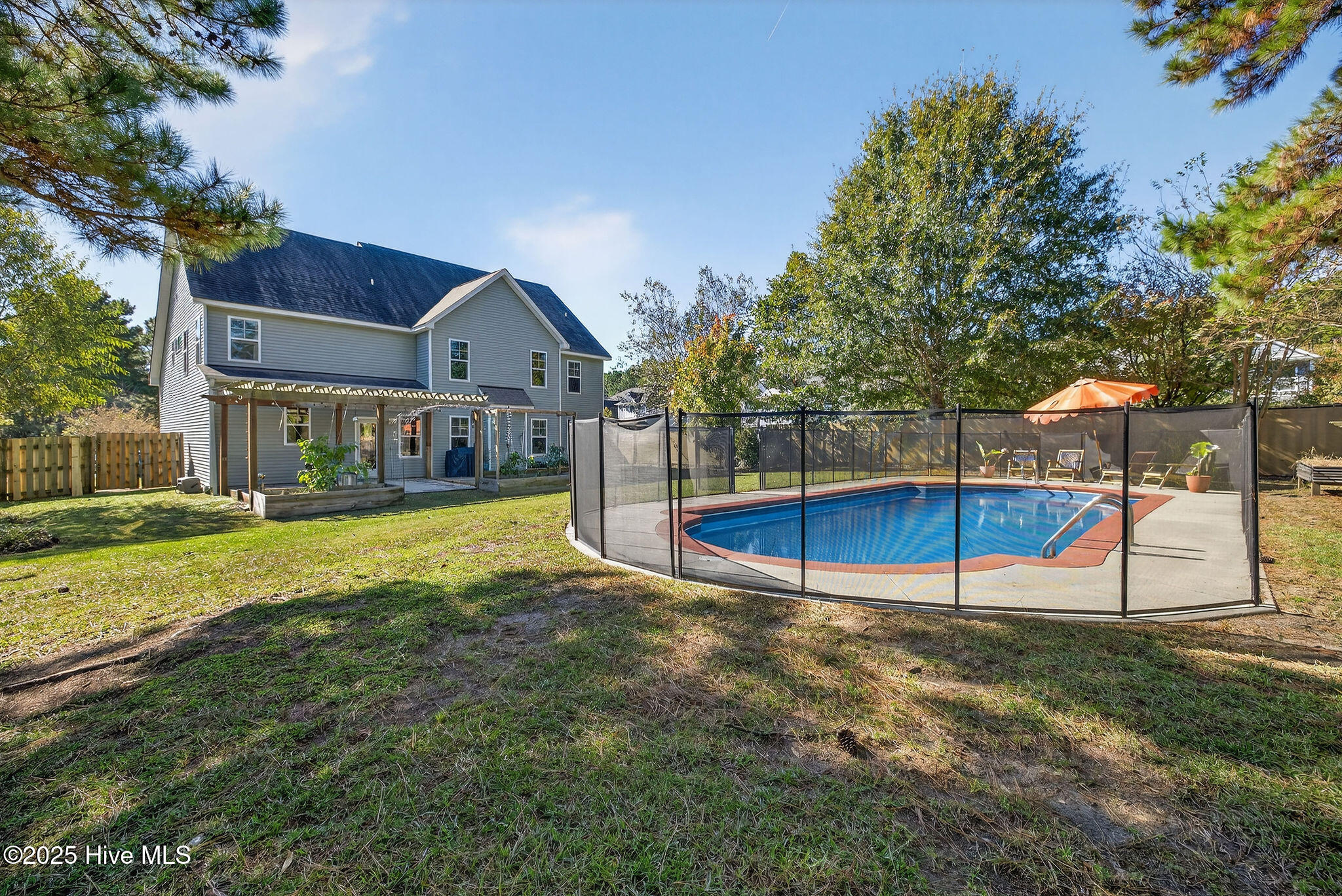 102 Lumis Court, Hampstead