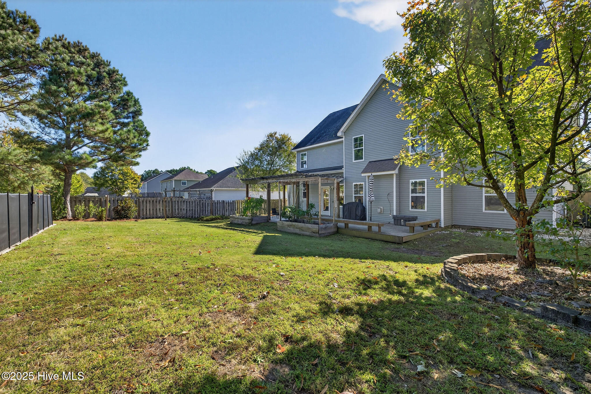 102 Lumis Court, Hampstead