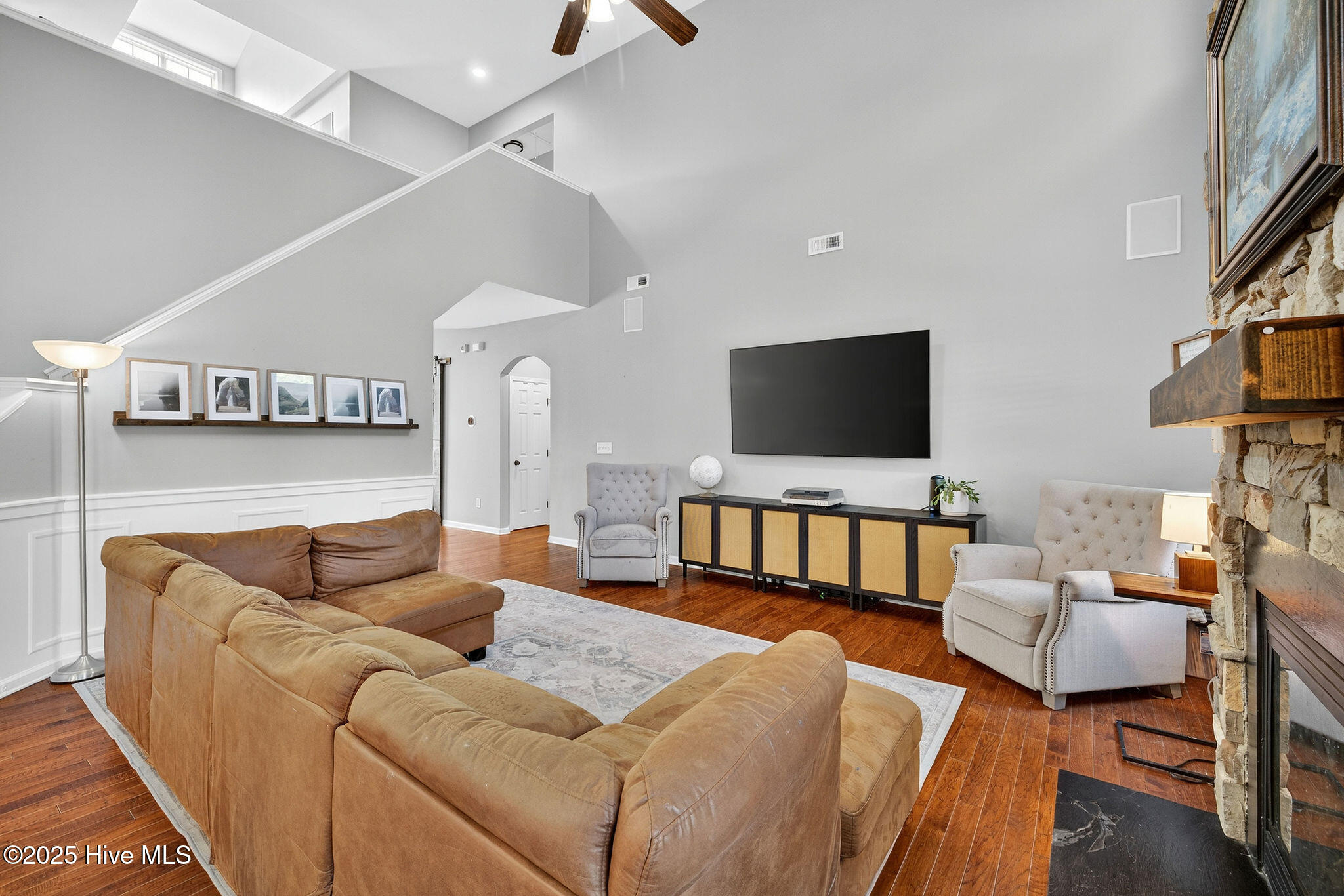 102 Lumis Court, Hampstead