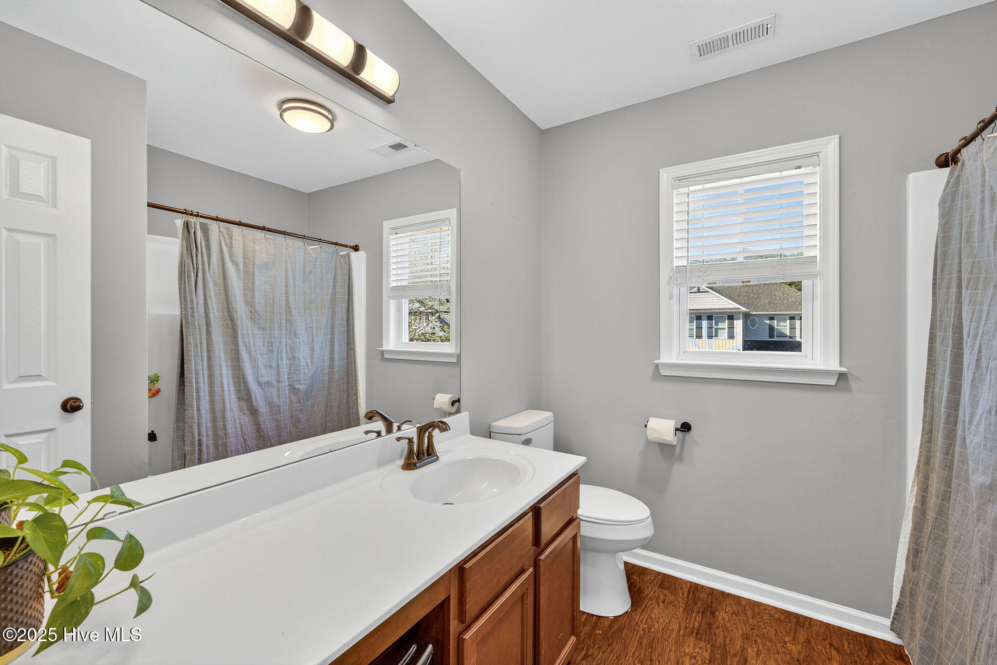 102 Lumis Court, Hampstead