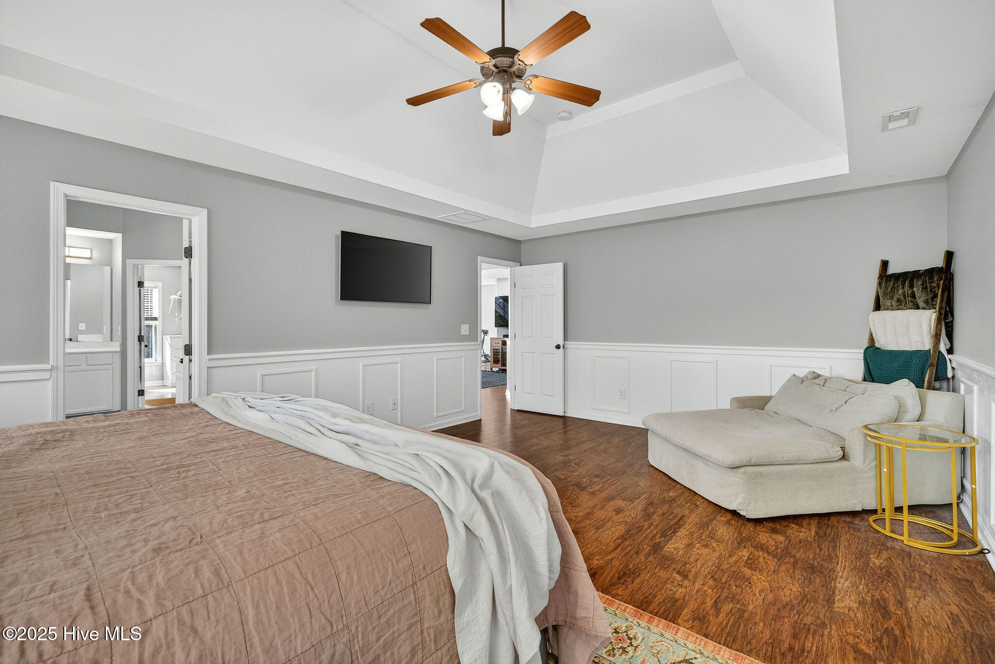 102 Lumis Court, Hampstead