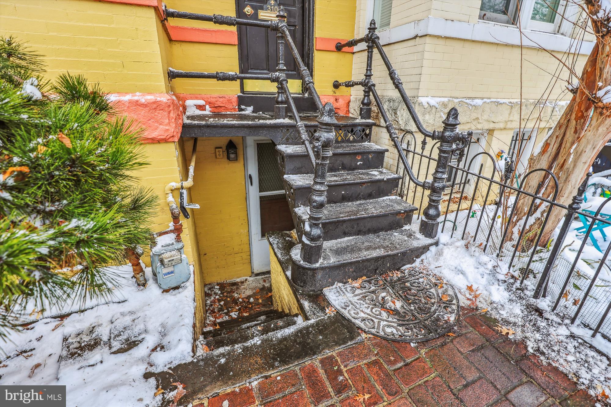 310 C STREET SE