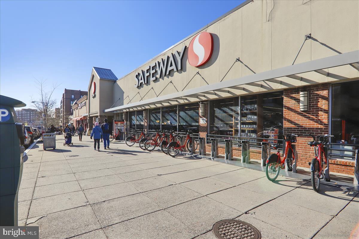 1669 Columbia Rd NW #208