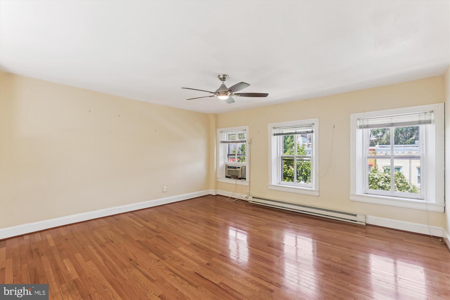 313 C St SE