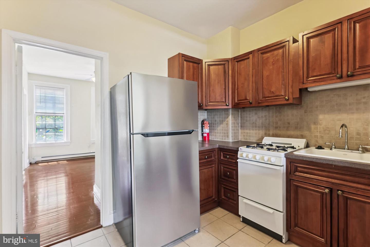 313 C St SE