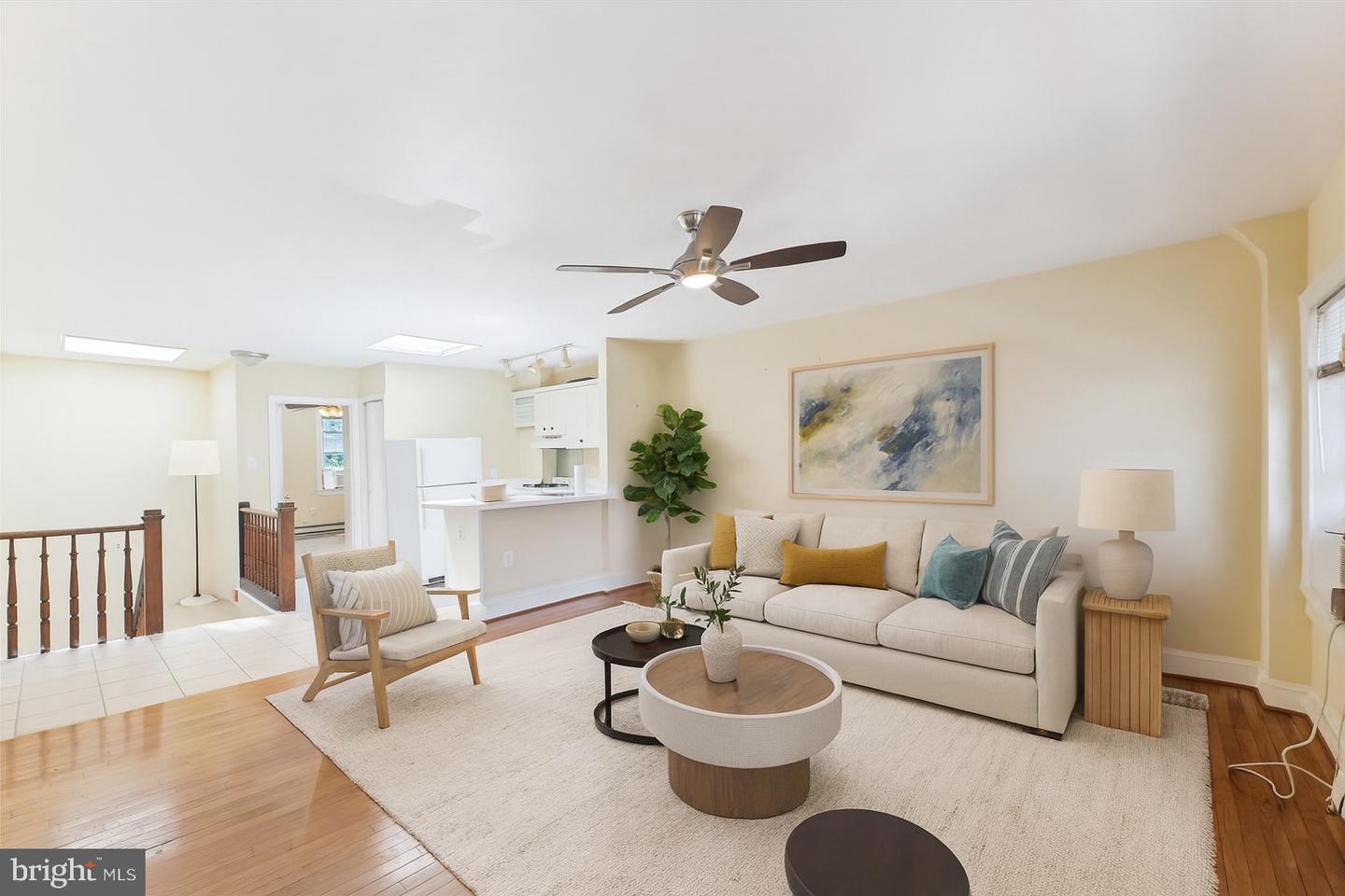 313 C St SE