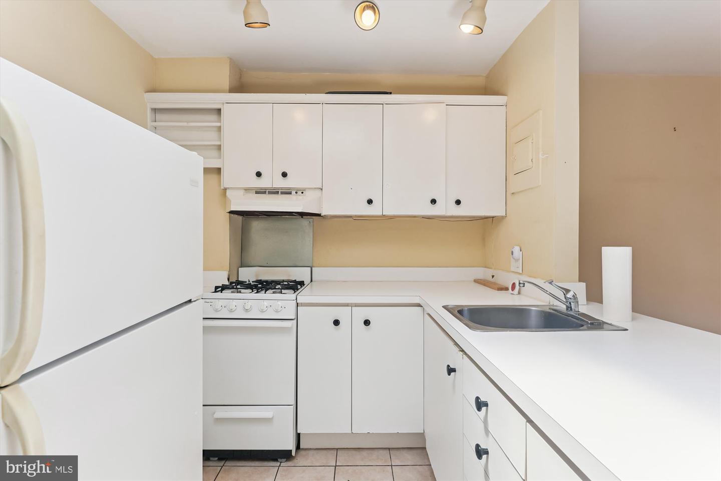 313 C St SE
