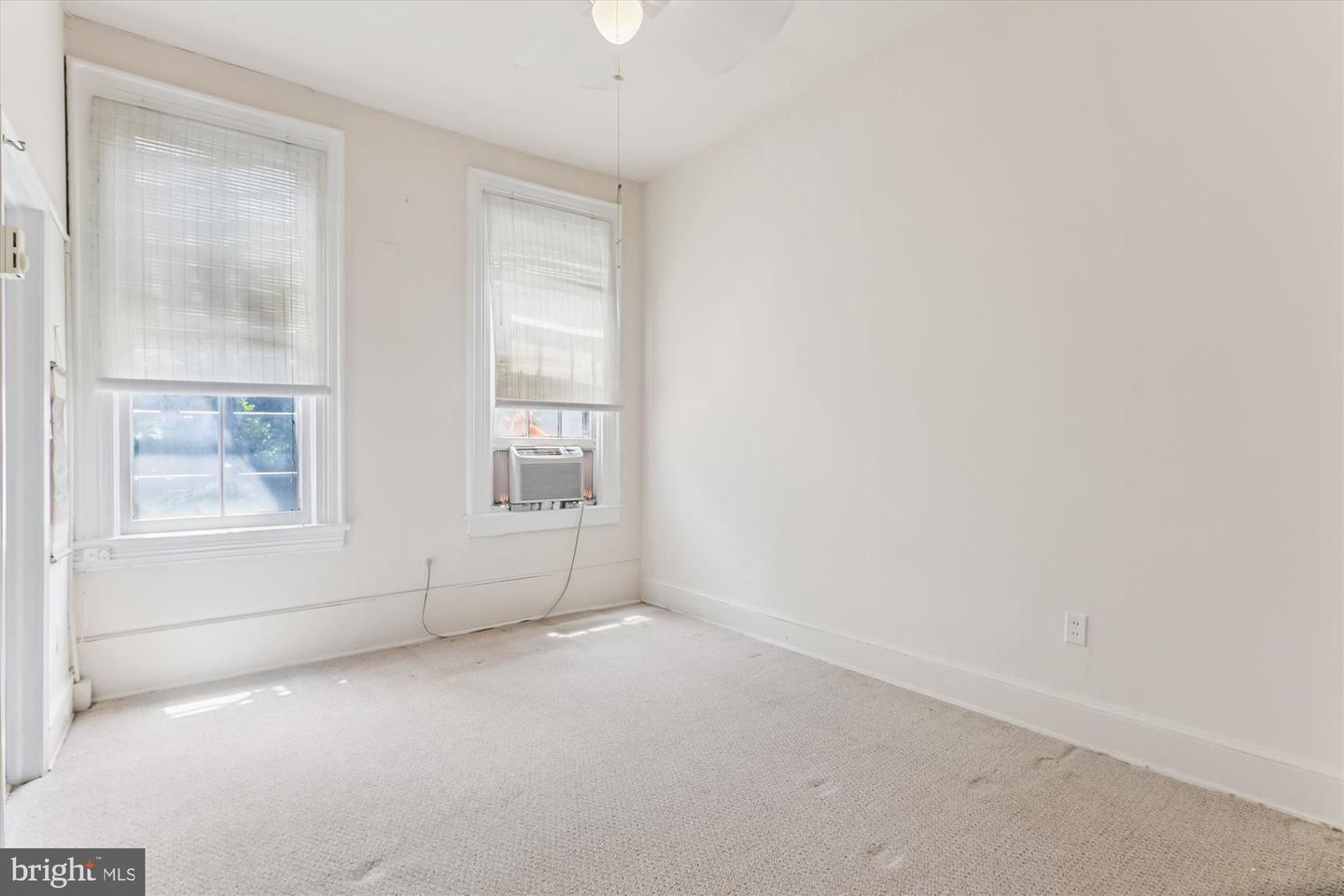 313 C St SE