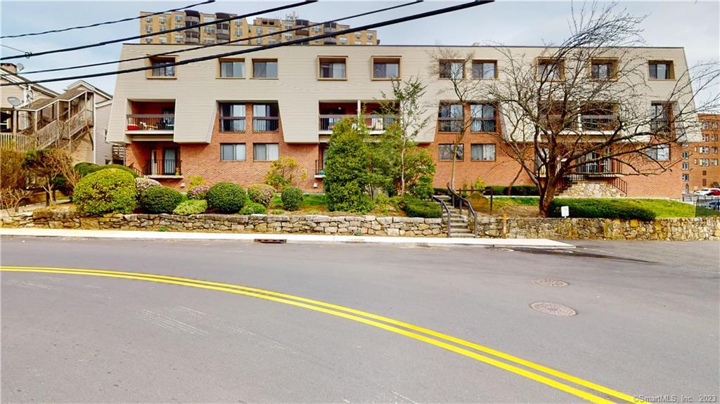 1 Valley Road 105