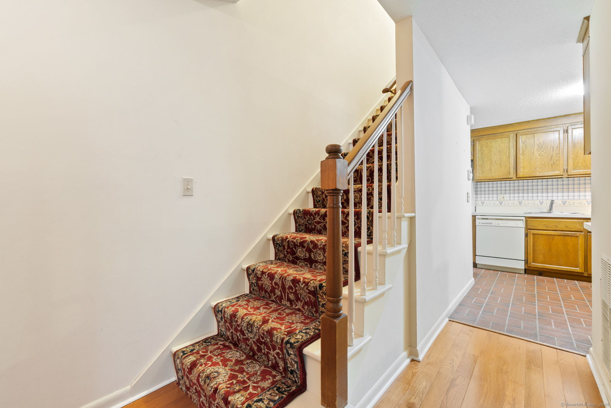 8 Dutton Place Way 8