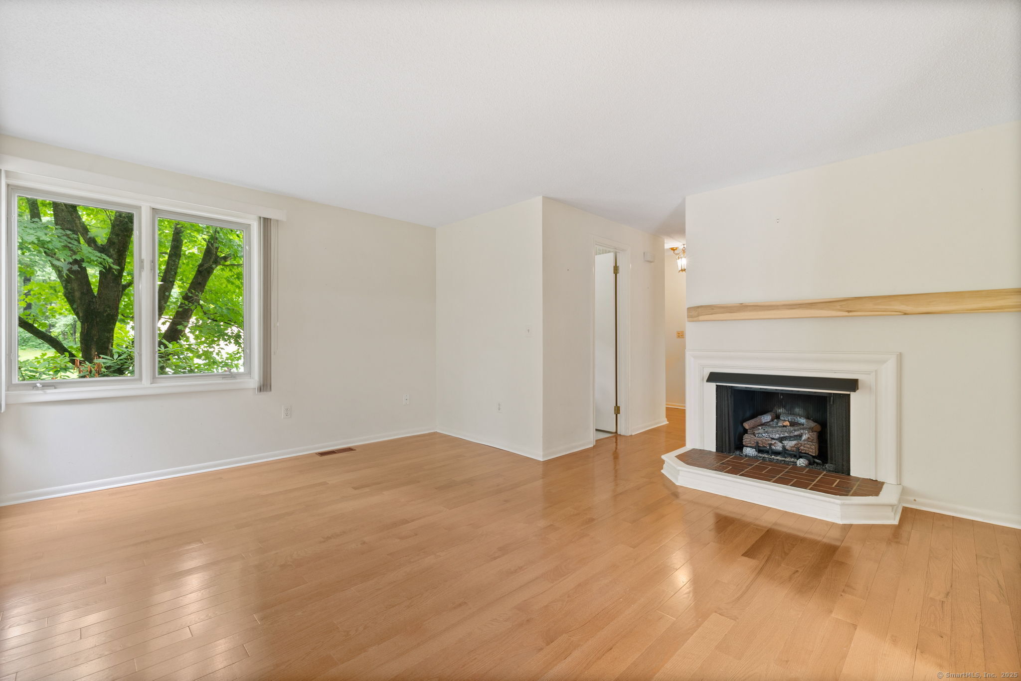 8 Dutton Place Way 8