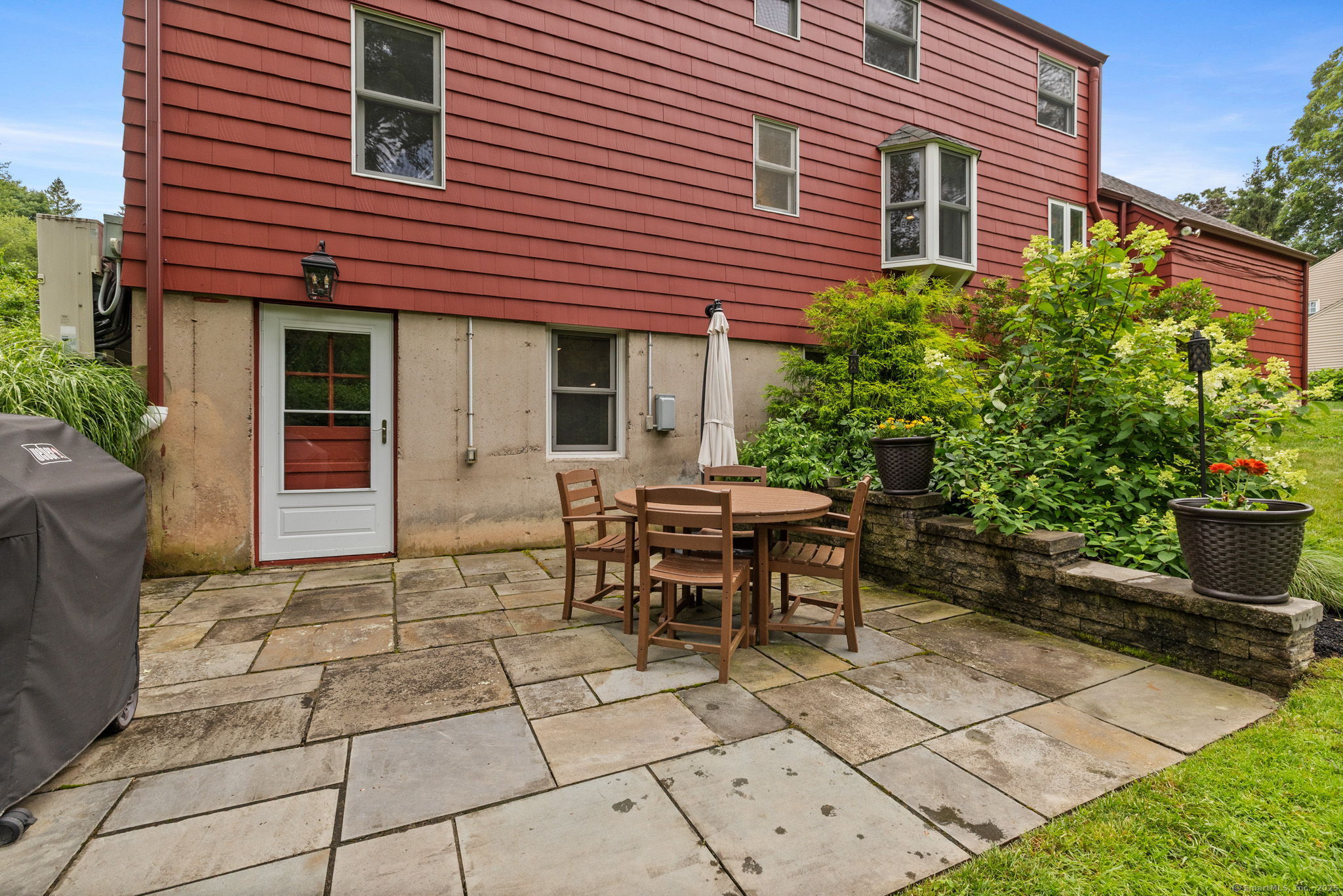 39 Buttonball Lane