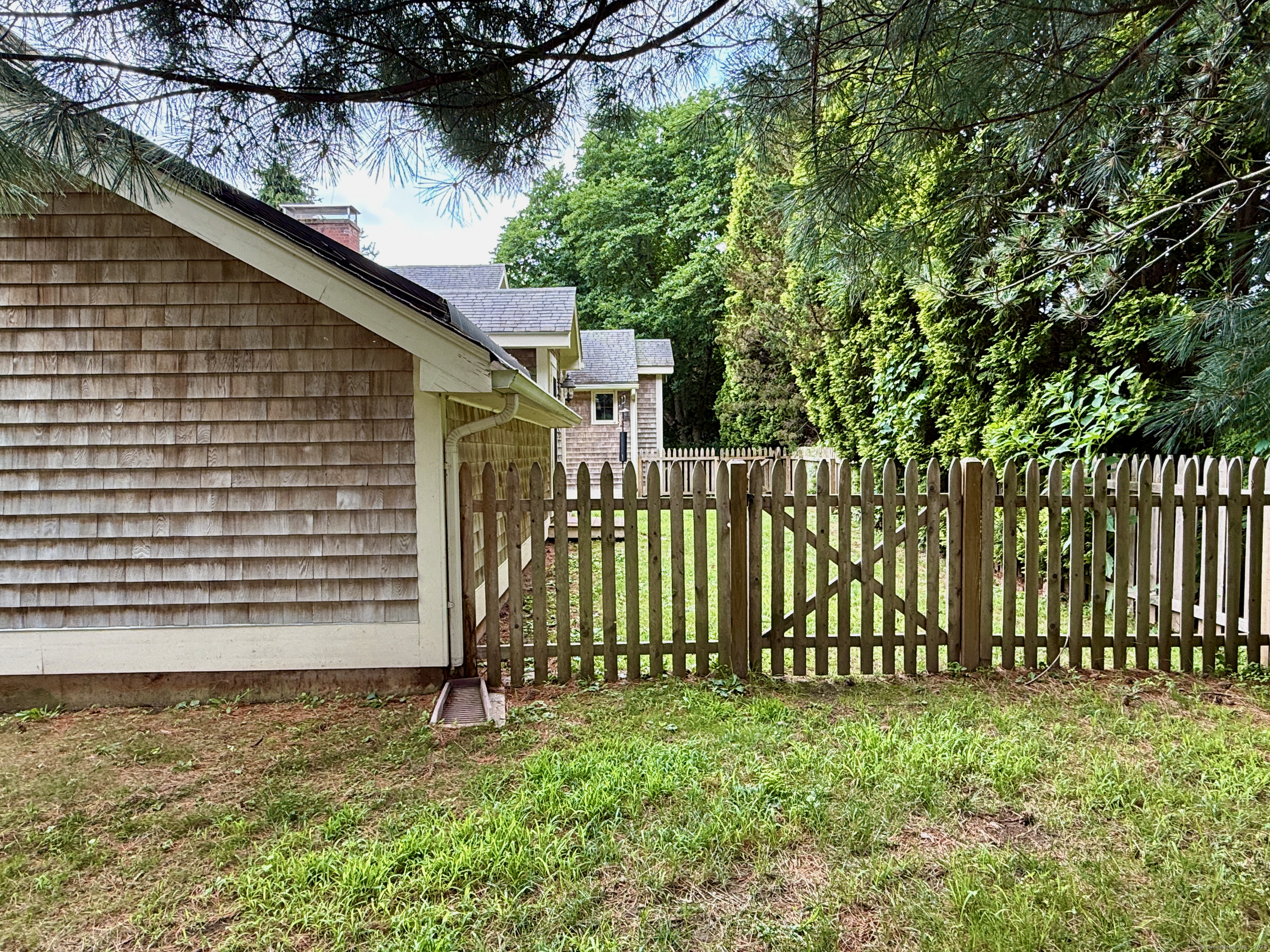 201 Robin Road
